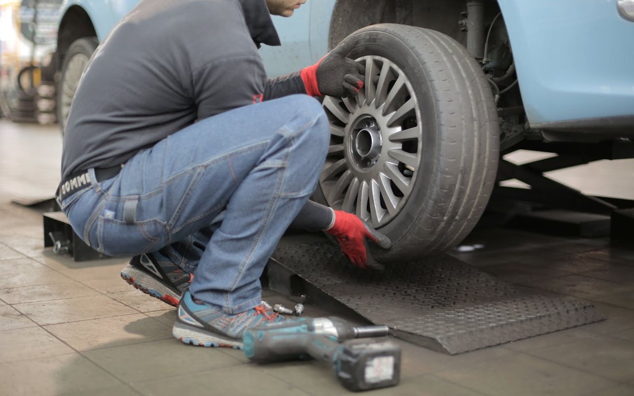 Signs Your Tyres Need Changing: Dubai Road Safety Tips